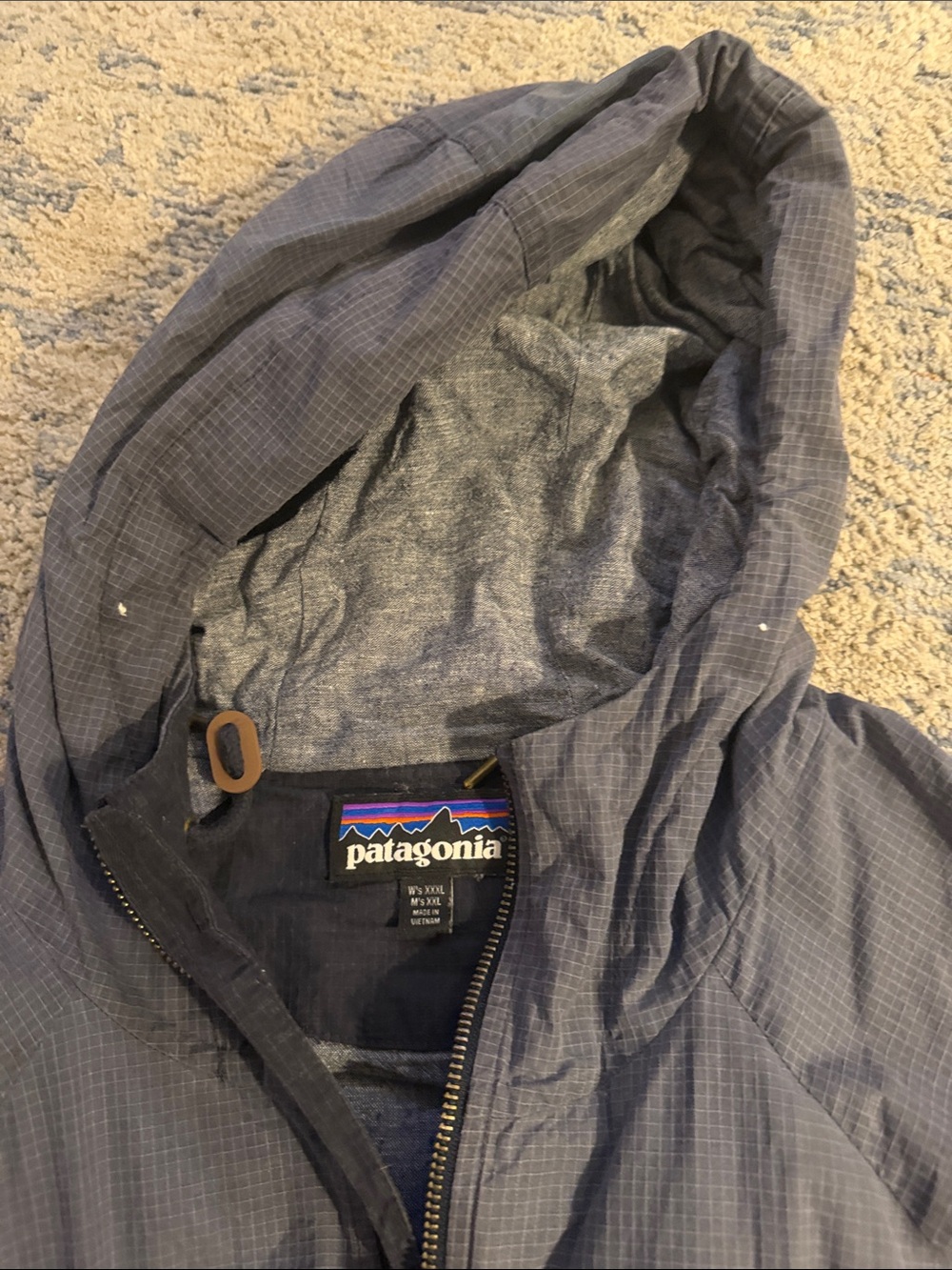 Patagonia Men's or Women’s Lightweight Hooded Jacket in Charcoal Gray - Picture 4 of 6